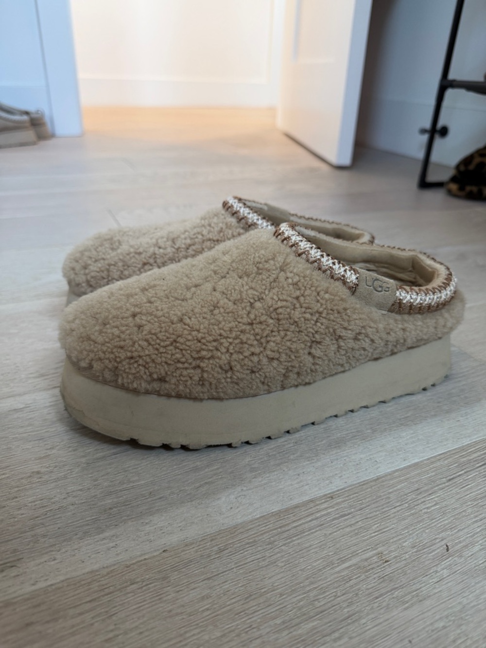 UGG TAZZ Maxi Curly Size 8